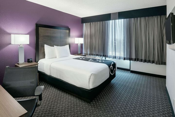 Room 27 of 47