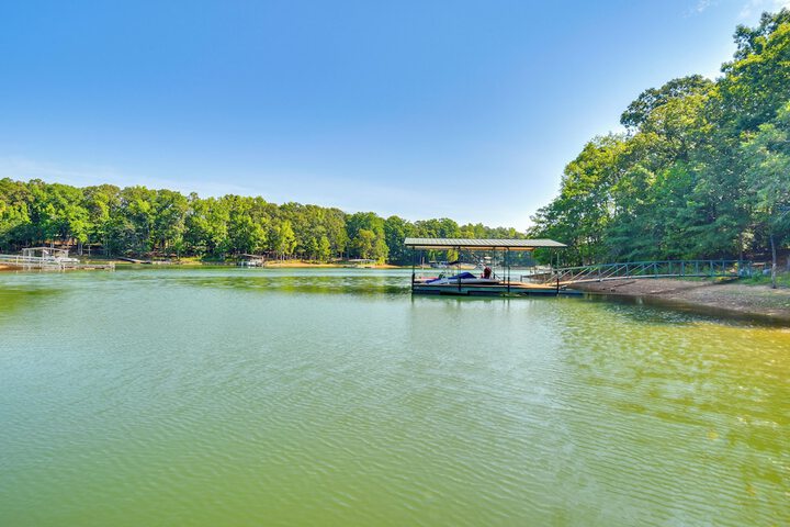 Waterfront Hartwell Apartment w / Dock Access!