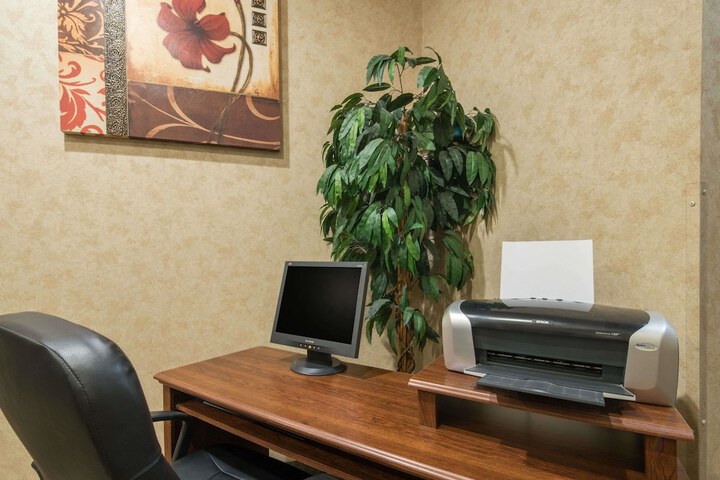 Business Center 23 of 23