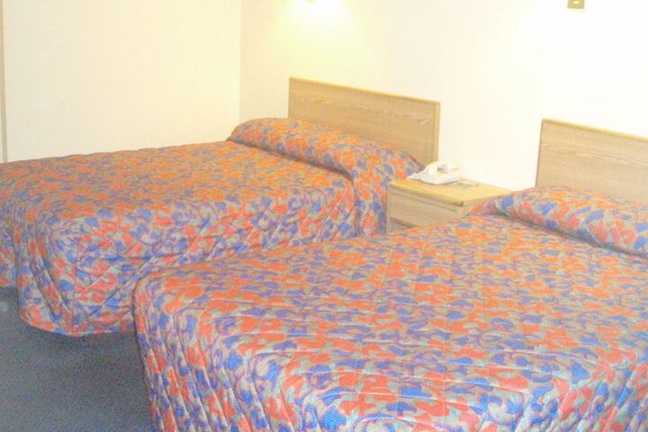 Room 7 of 8