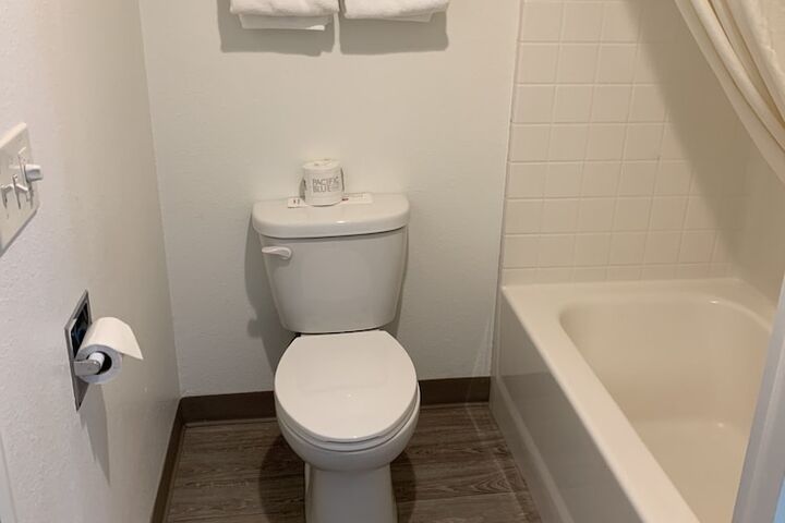 Room 9 of 28