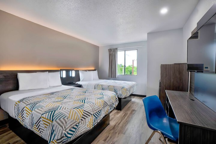Room 10 of 25