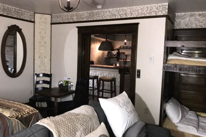 Room 100 of 198