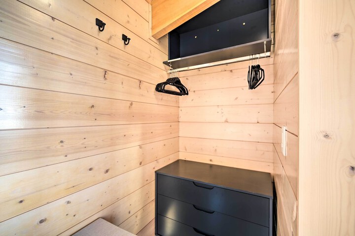 Office & Fire Pit: Waterfront Lake Superior Cabin!