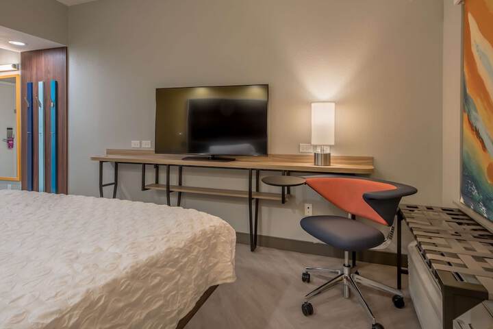Room 54 of 76