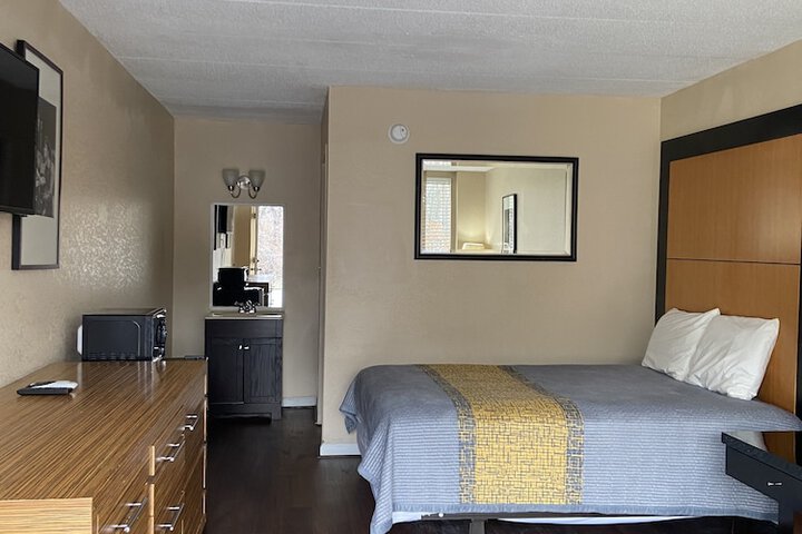 Room 32 of 42