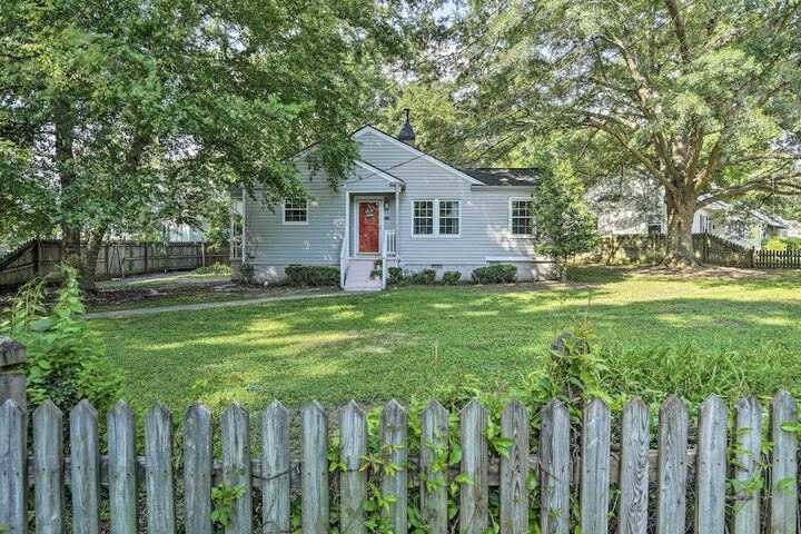Bright Home w / Yard in Historic Fuquay-varina!