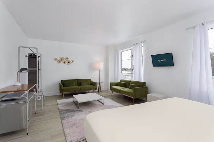 Room 10 of 32