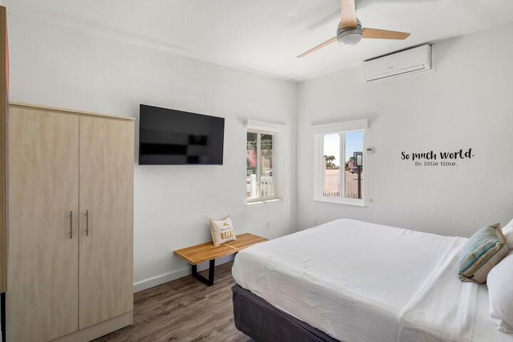 Room 32 of 54
