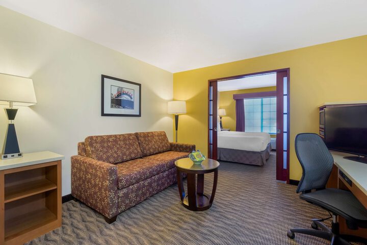 Best Western Plus Park Place Inn & Suites