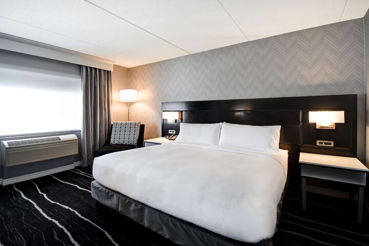 Room 21 of 102