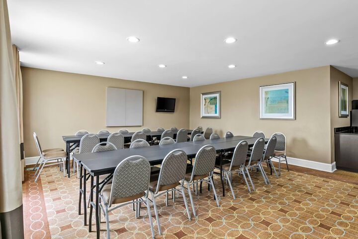 Comfort Inn & Suites Greenwood near University