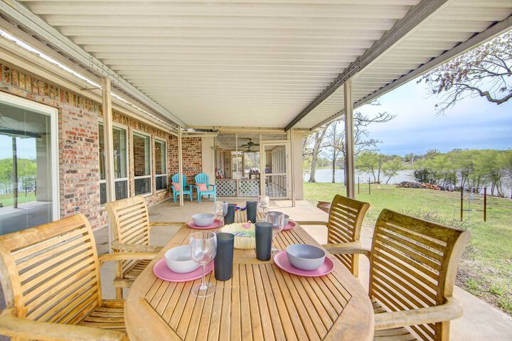 Mineola Lake House w / Dock & Fire Pit!