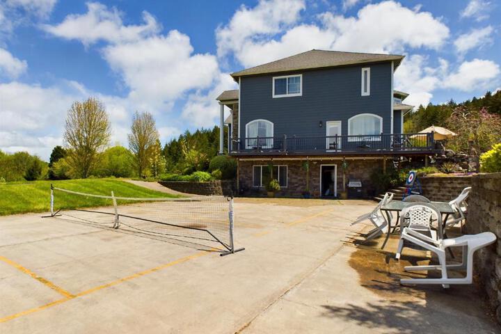 Beautiful Country Apartment AC, Pickleball, Billiards, Playground, Gardens