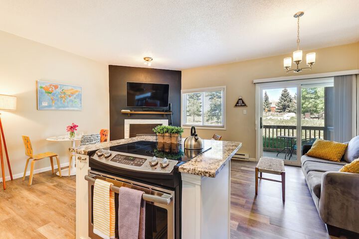 Ski Getaway! Mtn-view Condo Near Keystone Resort
