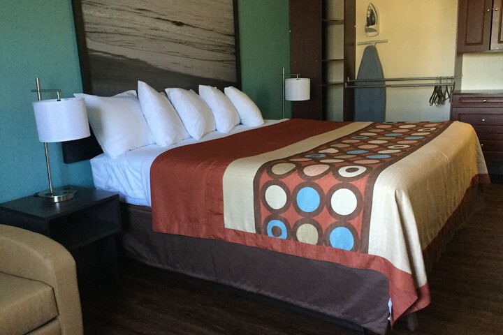 Room 18 of 32