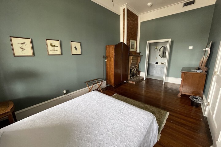 Room 72 of 87