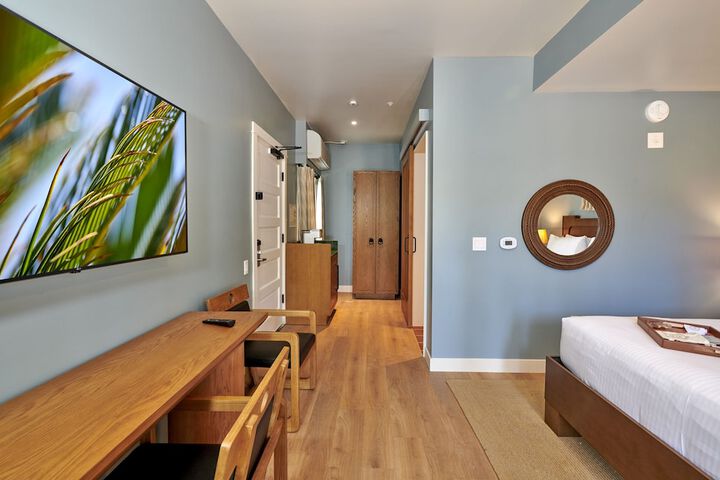 Room 52 of 76