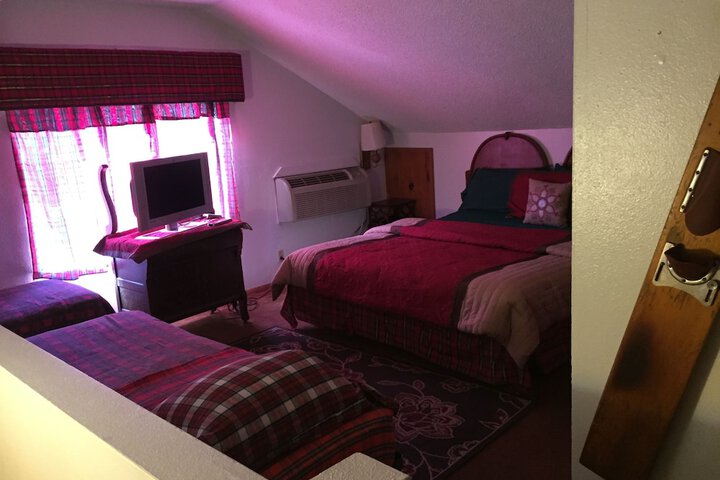Room 12 of 24