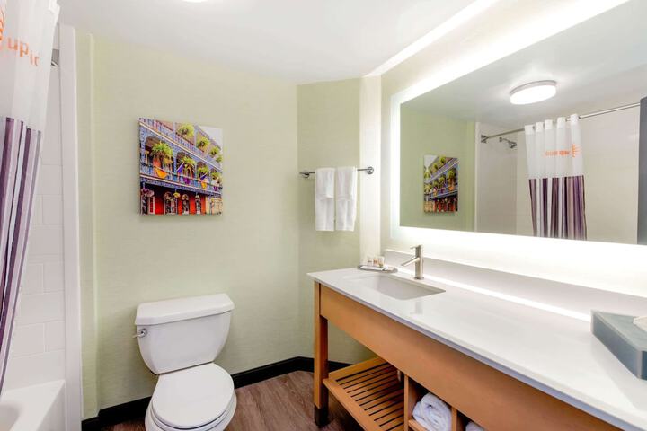 Room 27 of 65