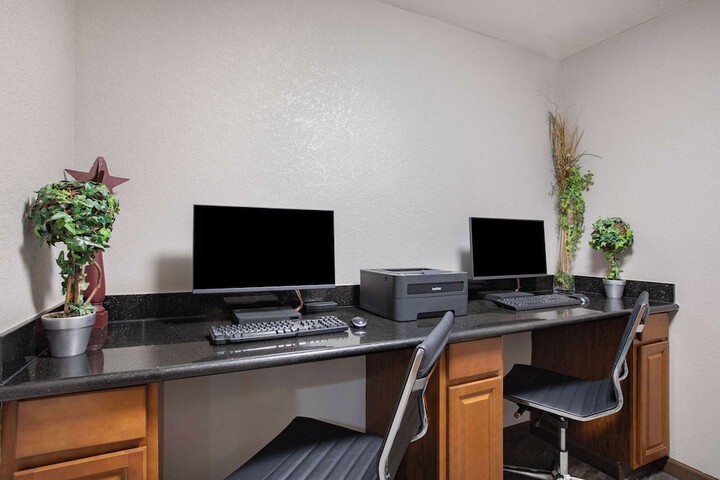 Business Center 28 of 28