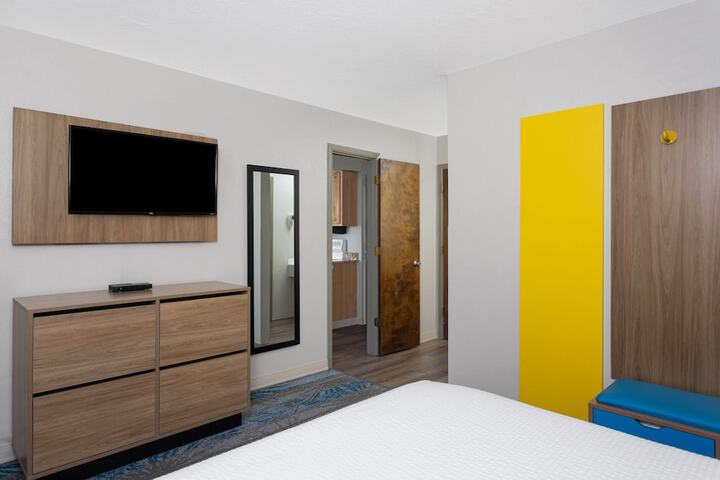 Days Inn and Suites by Wyndham Downtown Missoula-University