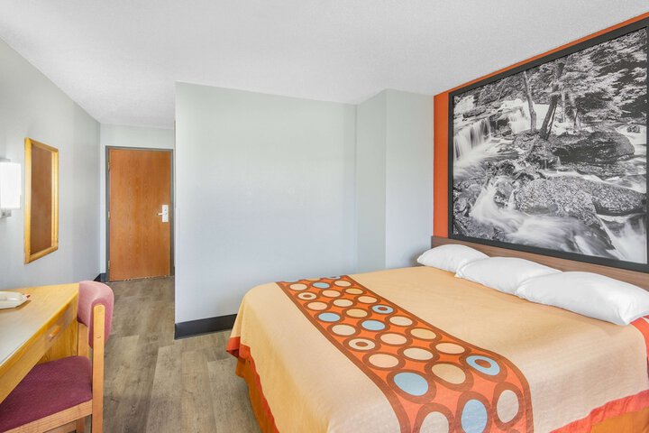 Room 11 of 26