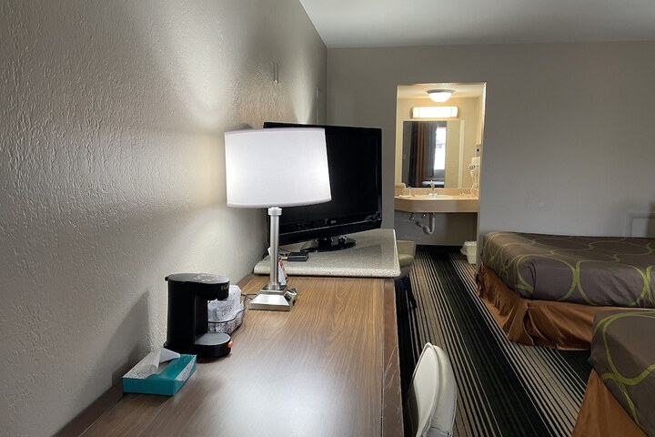 Room 32 of 62