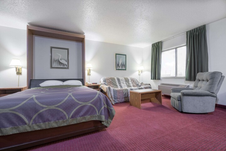 Room 9 of 15