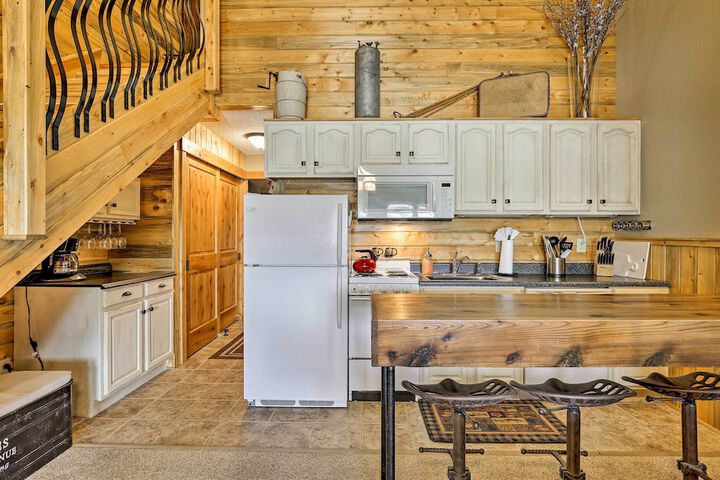 Granby Condo w / Pool Access Near Hiking & Skiing!
