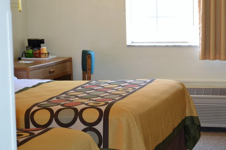 Room 13 of 32