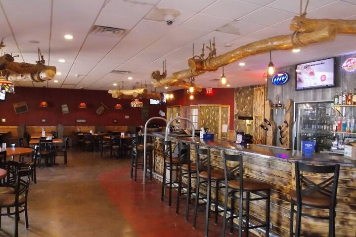 Lounge 56 of 62