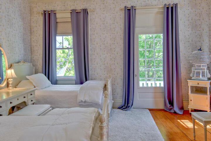 Captain Morse House - Luxury Waterfront, Town, & Beaches - 5 stars