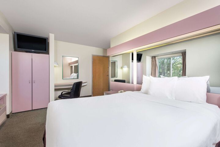 Room 14 of 16