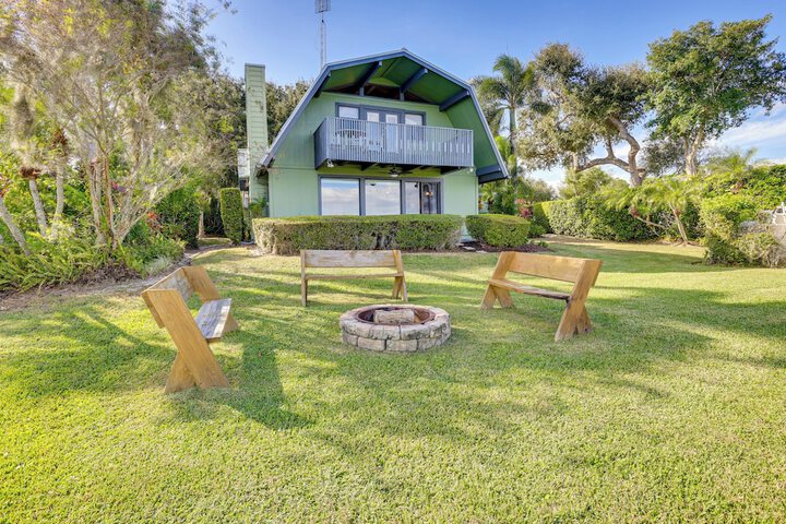 Lakefront Home w / Game Room Kayaks, & Fire Pit