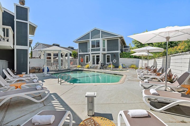 UpValley Inn & Hot Springs Napa Valley an Ascend Collection Hotel