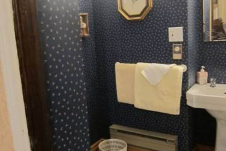 Room 17 of 44