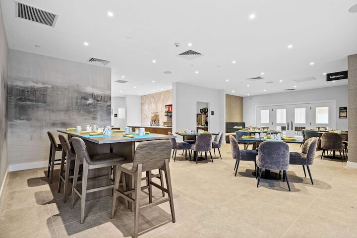 DoubleTree by Hilton New York JFK Airport