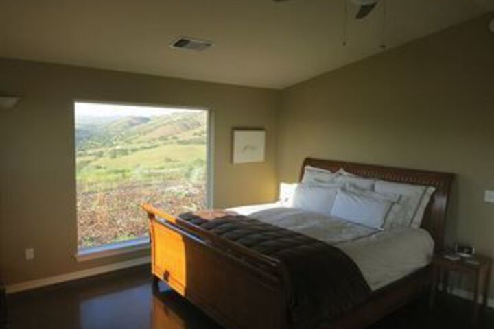 Top of The Hill 4 Br Home by RedAwning