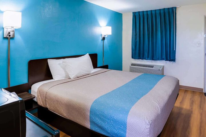 Room 15 of 26