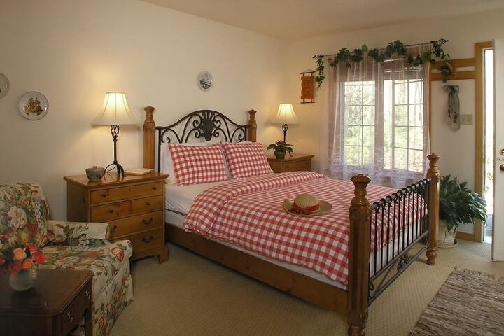 Room 9 of 18