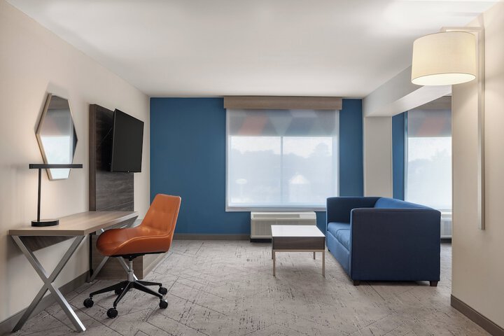 Holiday Inn Express Fayetteville – Fort Bragg by IHG