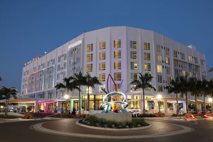 Art Ovation Hotel Autograph Collection