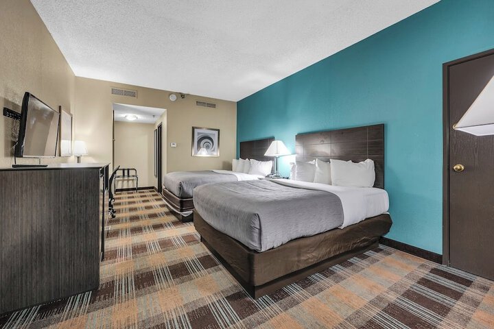 Quality Inn Roseville-Detroit North