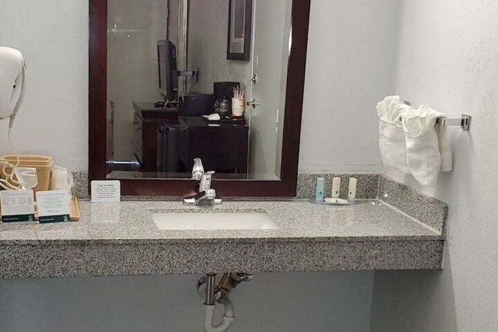 Room 21 of 28