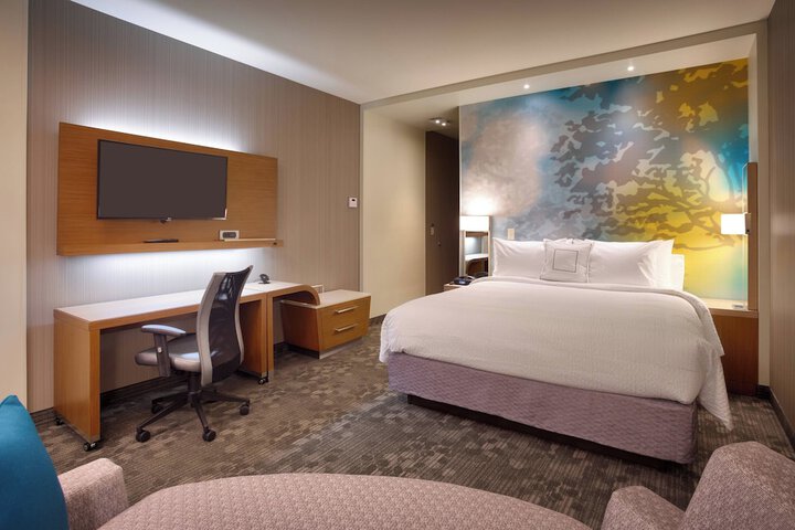 Room 52 of 71