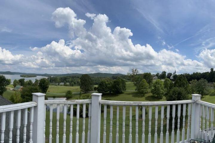 Whitestone Inn