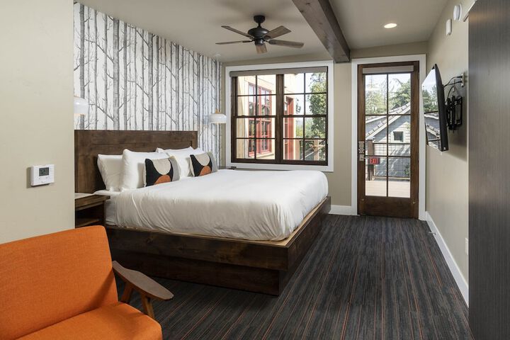 Room 3 of 37
