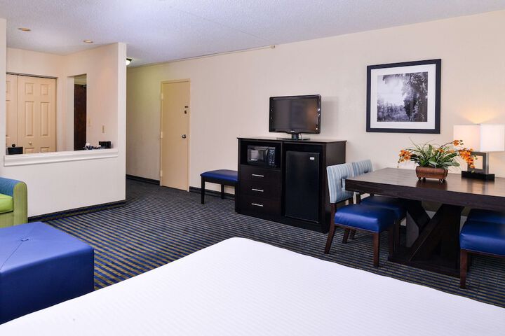 Room 13 of 25