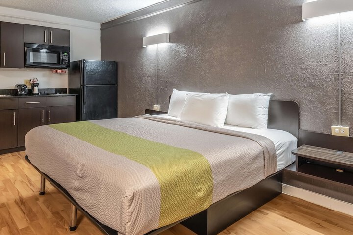 Room 18 of 38